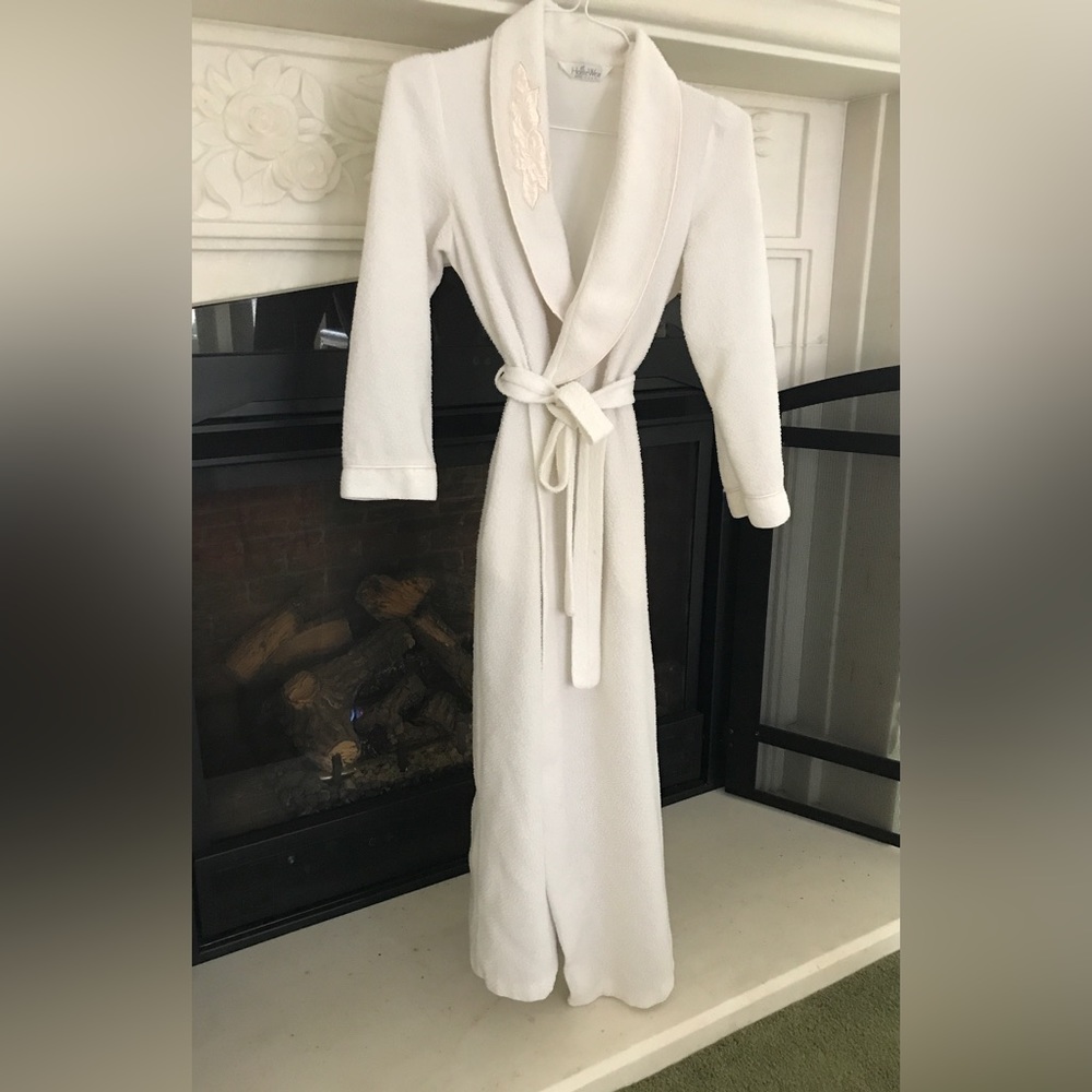 Full length white robe - vintage. S/M